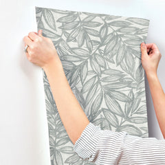 4146-27234-peel-and-stick-wallpaper-stick-application-step