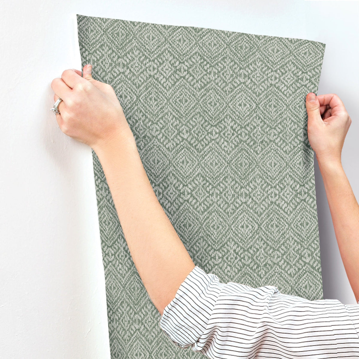 4146-27256-peel-and-stick-wallpaper-stick-application-step