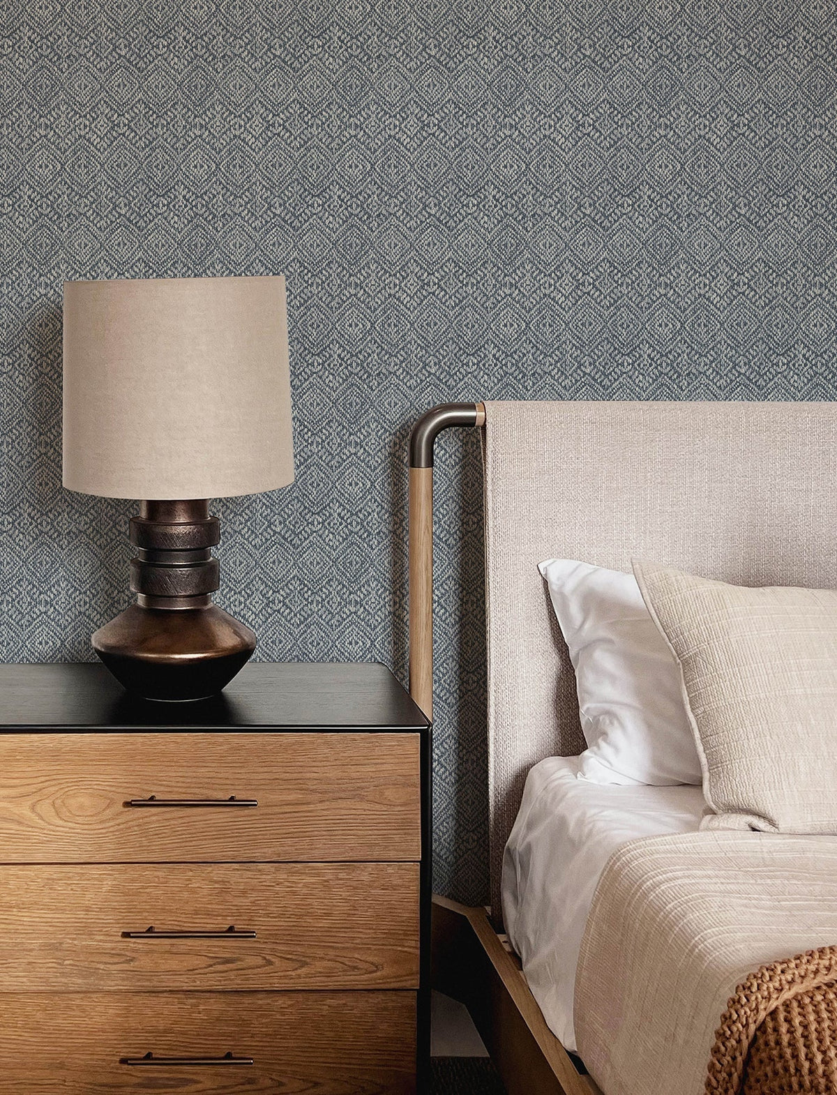 4146-27257-peel-and-stick-wallpaper-room-scene-detail-closeup