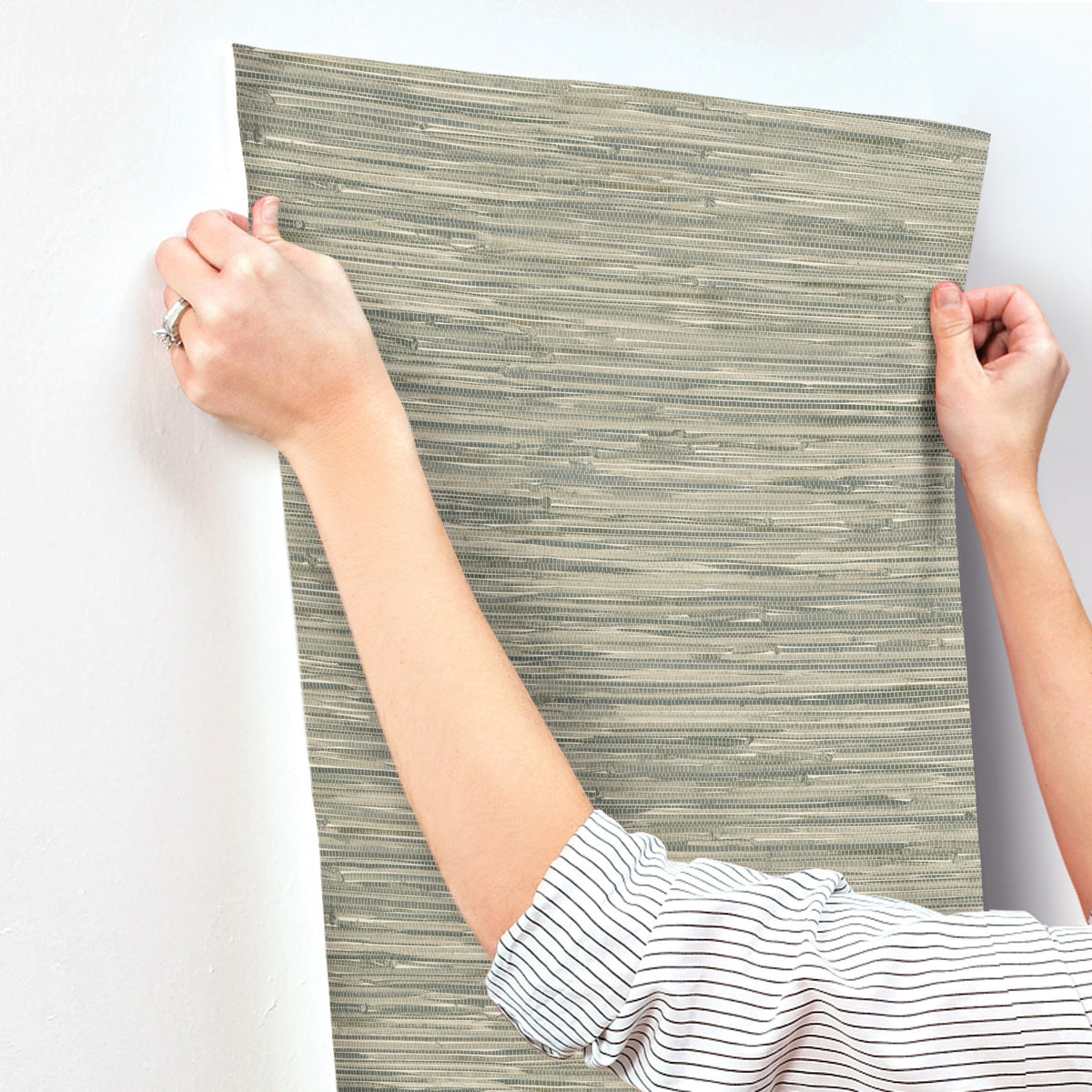 4147-27261-peel-and-stick-wallpaper-stick-application-step
