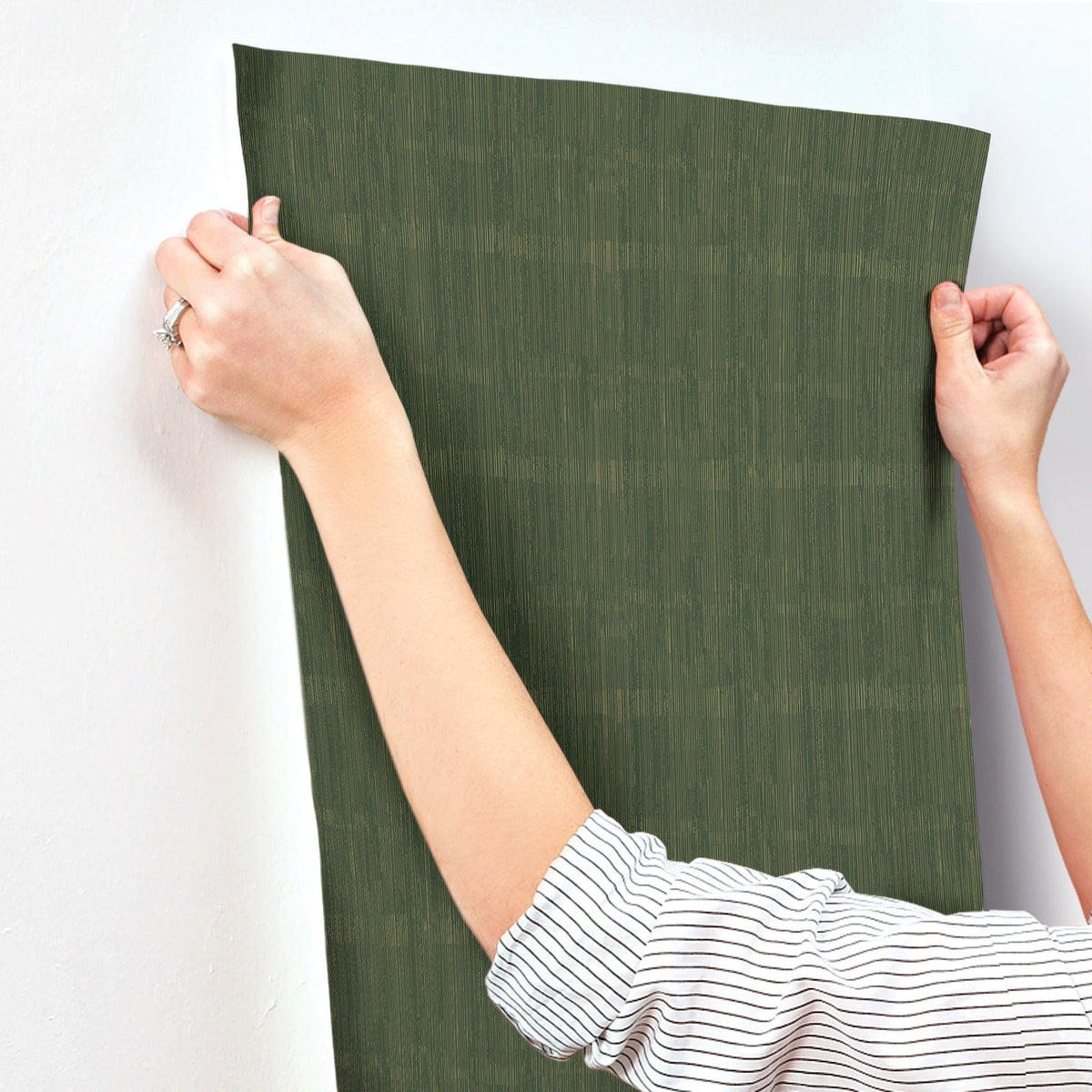 4147-27366-peel-and-stick-wallpaper-stick-application-step