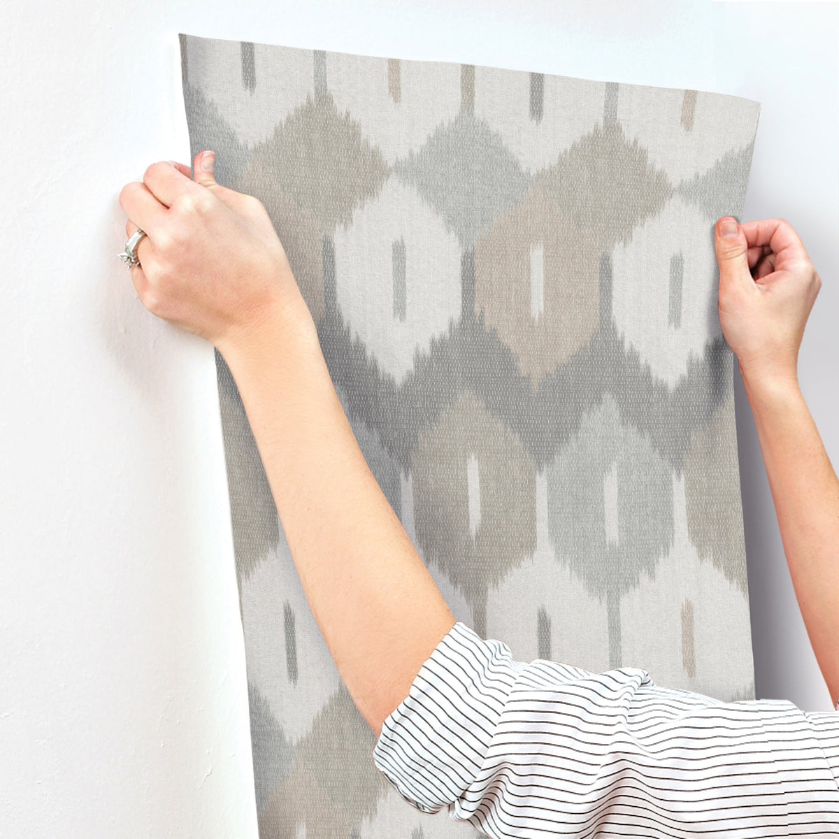 4147-27409-peel-and-stick-wallpaper-stick-application-step