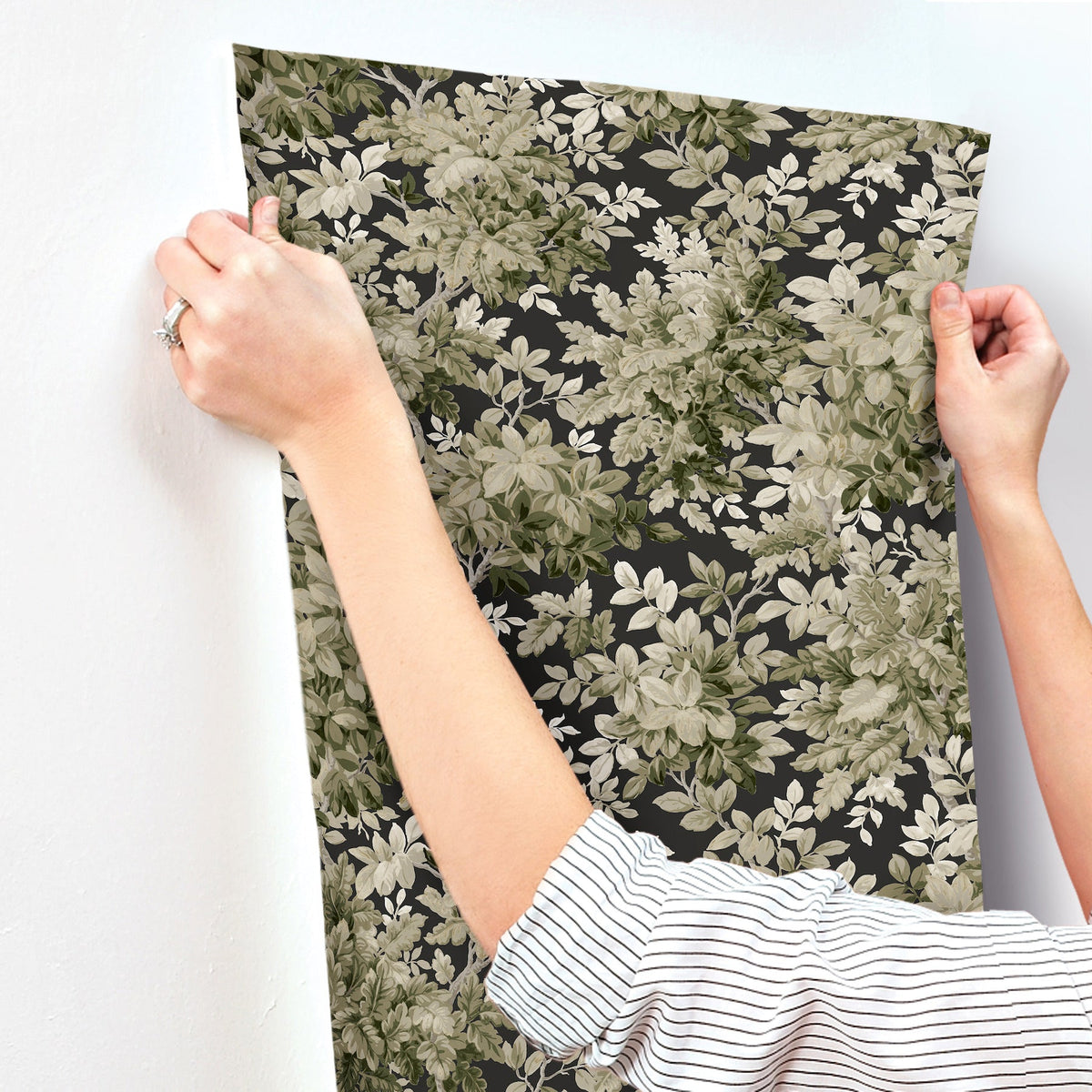 4147-80005-peel-and-stick-wallpaper-stick-application-step
