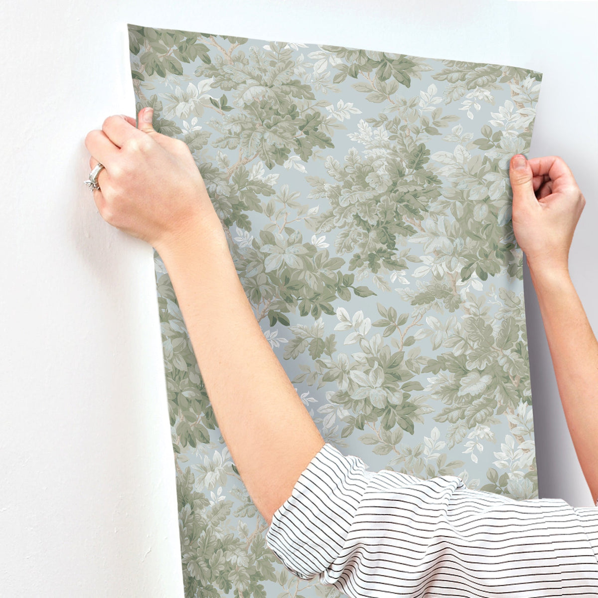 4147-80007-peel-and-stick-wallpaper-stick-application-step