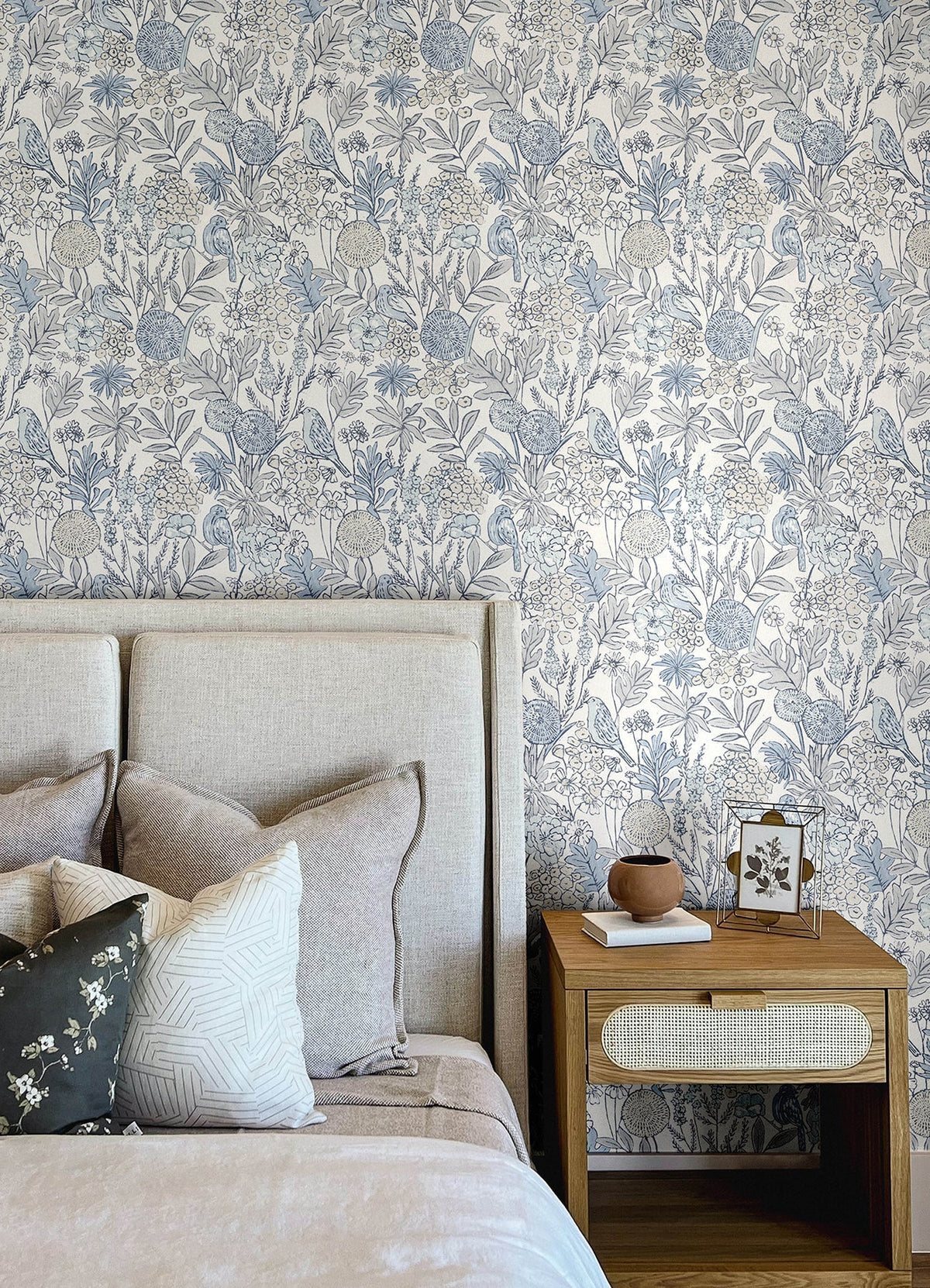 4148-27414-peel-and-stick-wallpaper-room-scene-detail-closeup