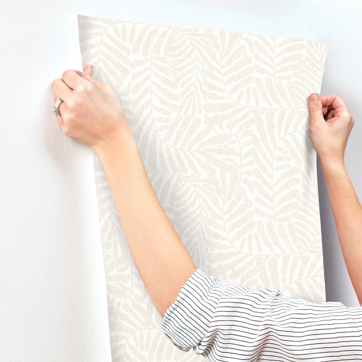 4155-27314-peel-and-stick-wallpaper-stick-application-step