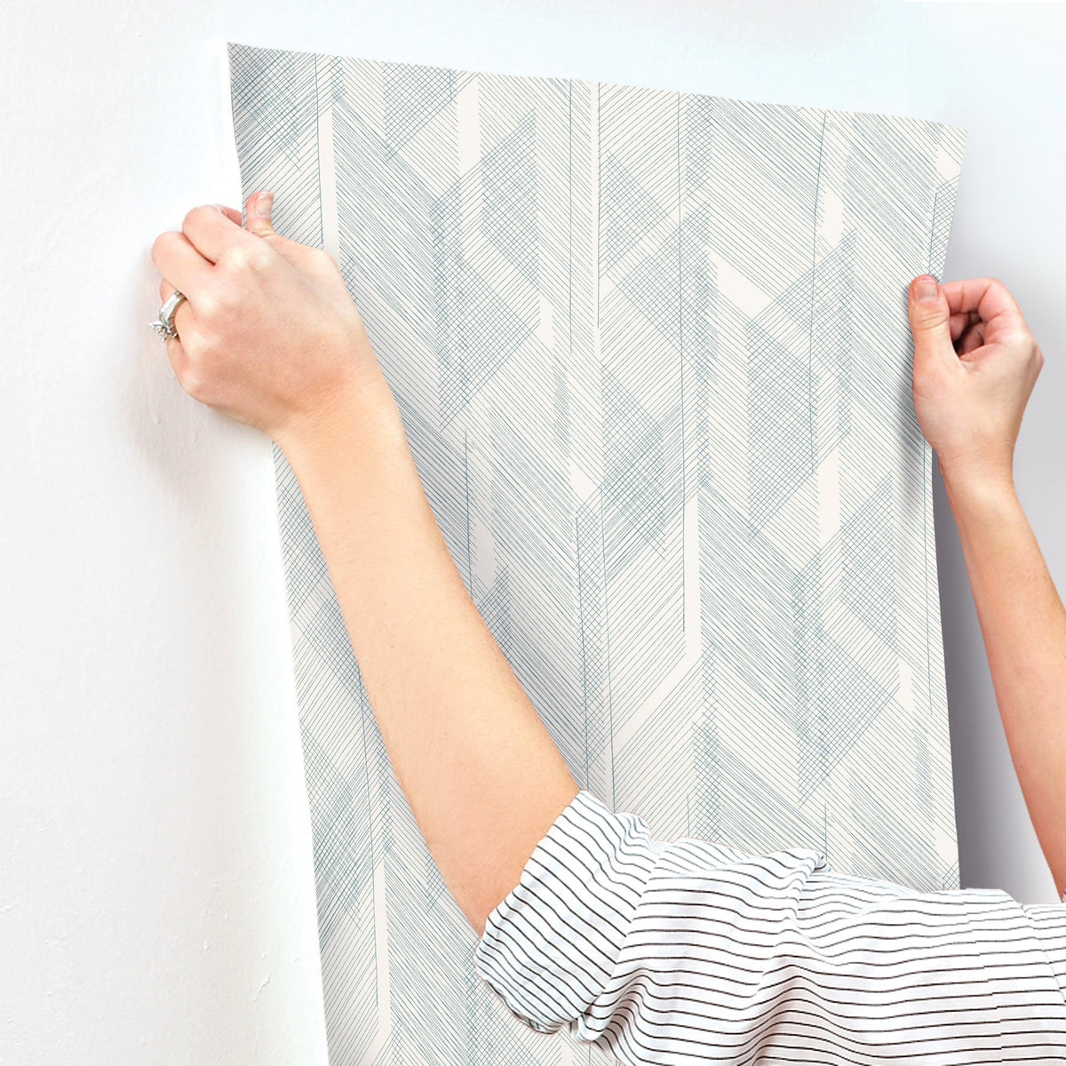 4155-27337-peel-and-stick-wallpaper-stick-application-step