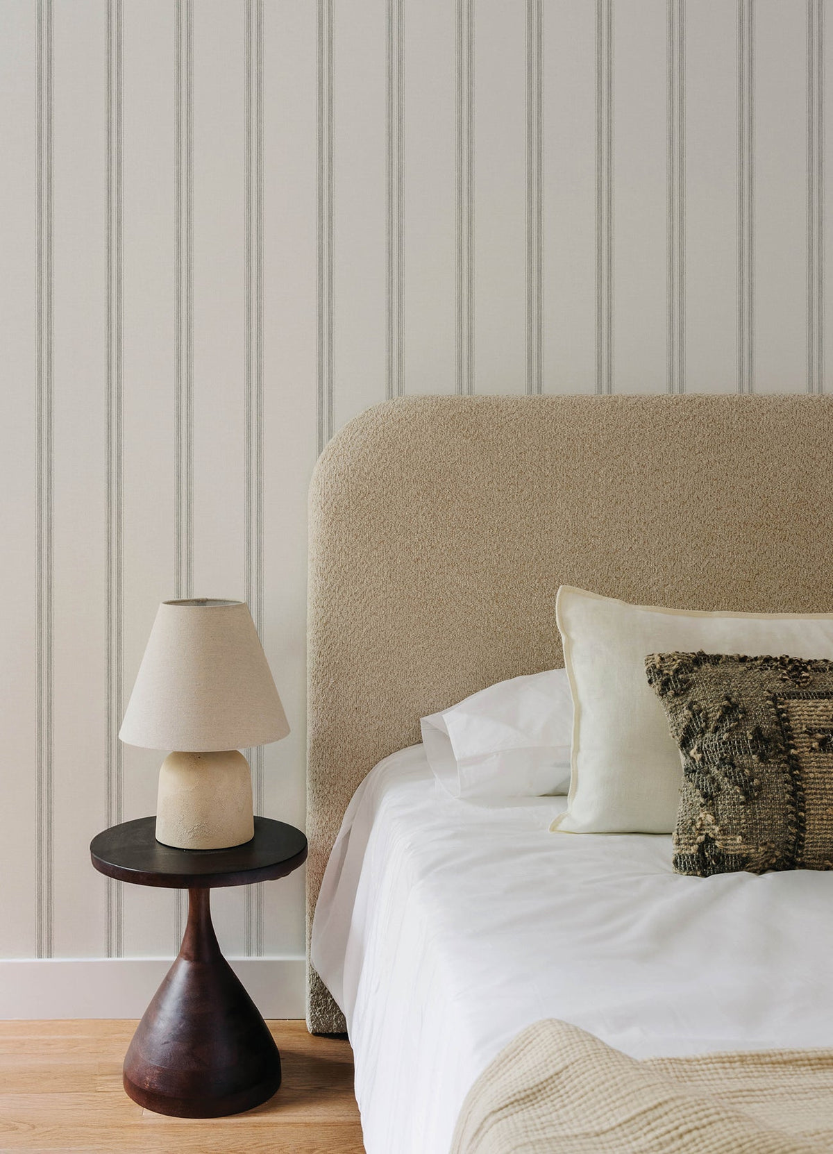 4169-13076-peel-and-stick-wallpaper-room-scene