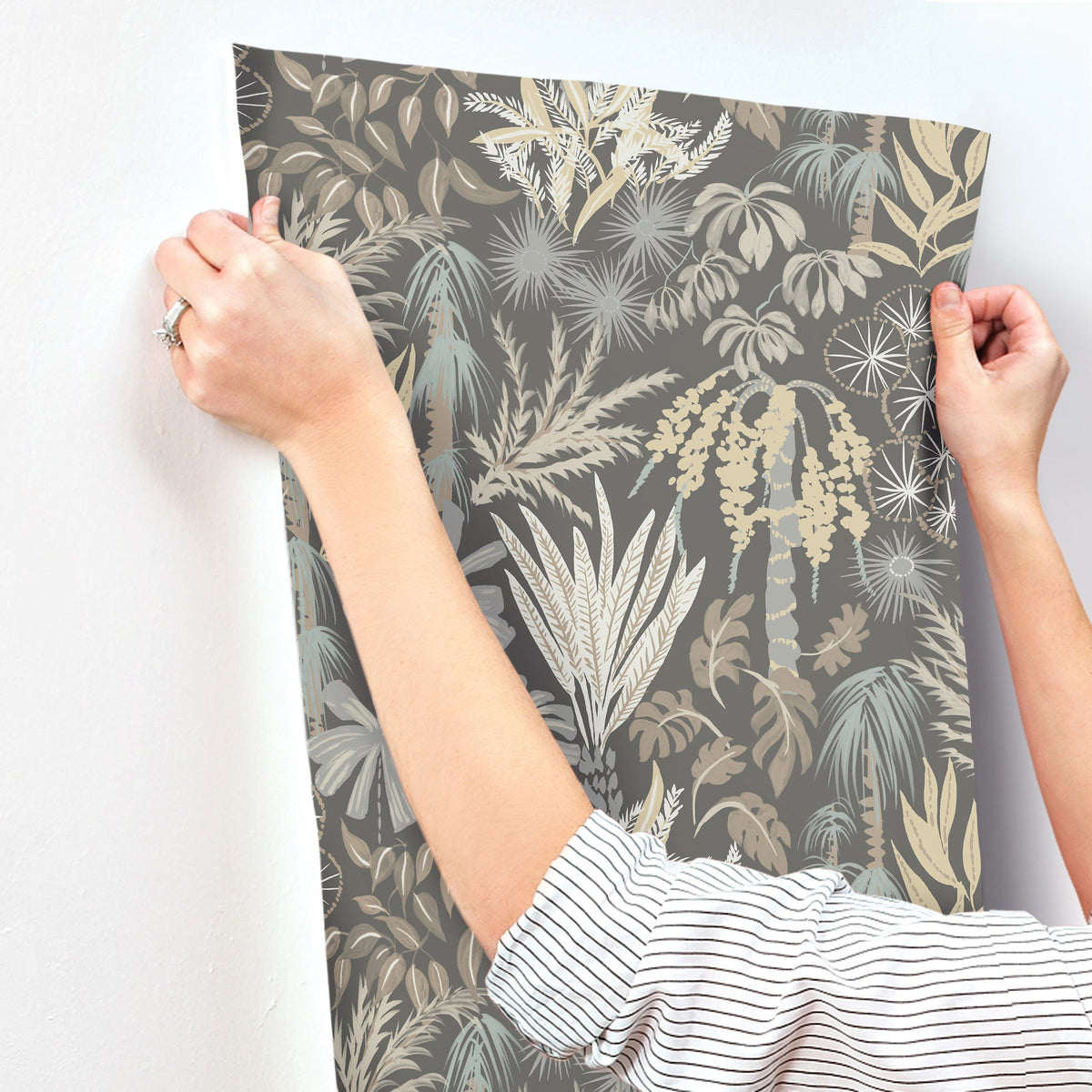 4172-27481-peel-and-stick-wallpaper-stick-application-step