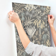4172-27481-peel-and-stick-wallpaper-stick-application-step