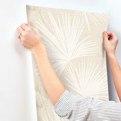 4172-27489-peel-and-stick-wallpaper-stick-application-step