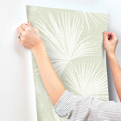 4172-27490-peel-and-stick-wallpaper-stick-application-step