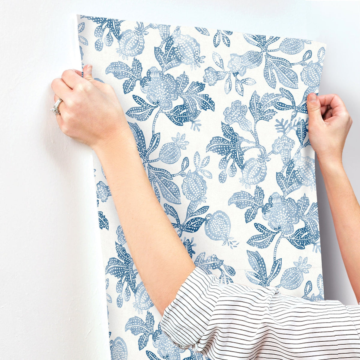 4172-27492-peel-and-stick-wallpaper-stick-application-step