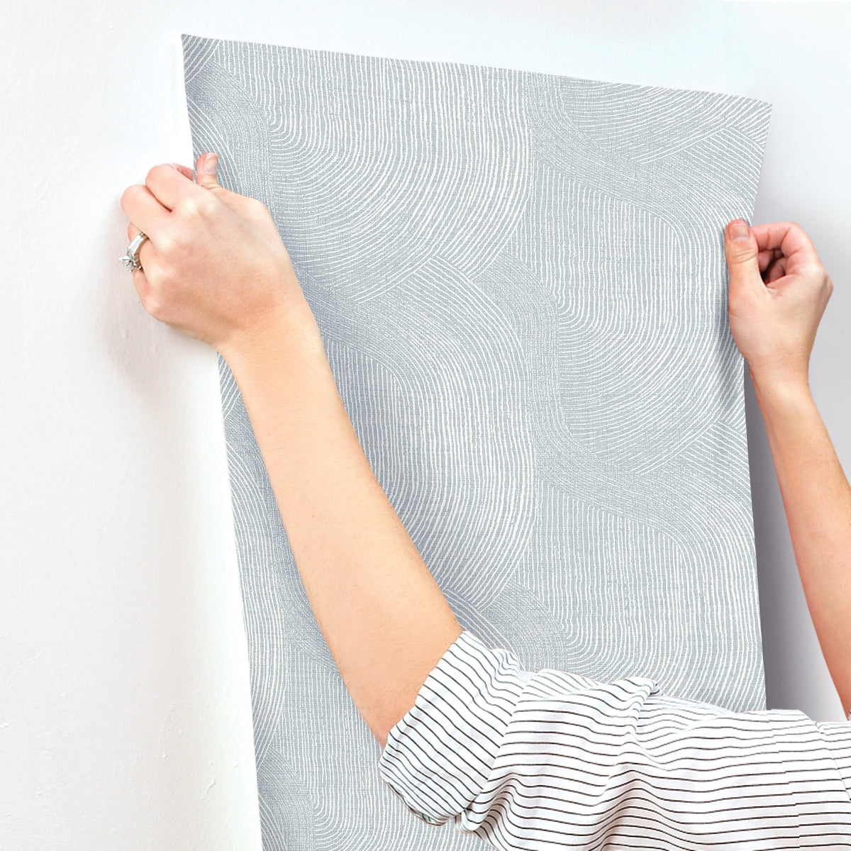 4172-27506-peel-and-stick-wallpaper-stick-application-step