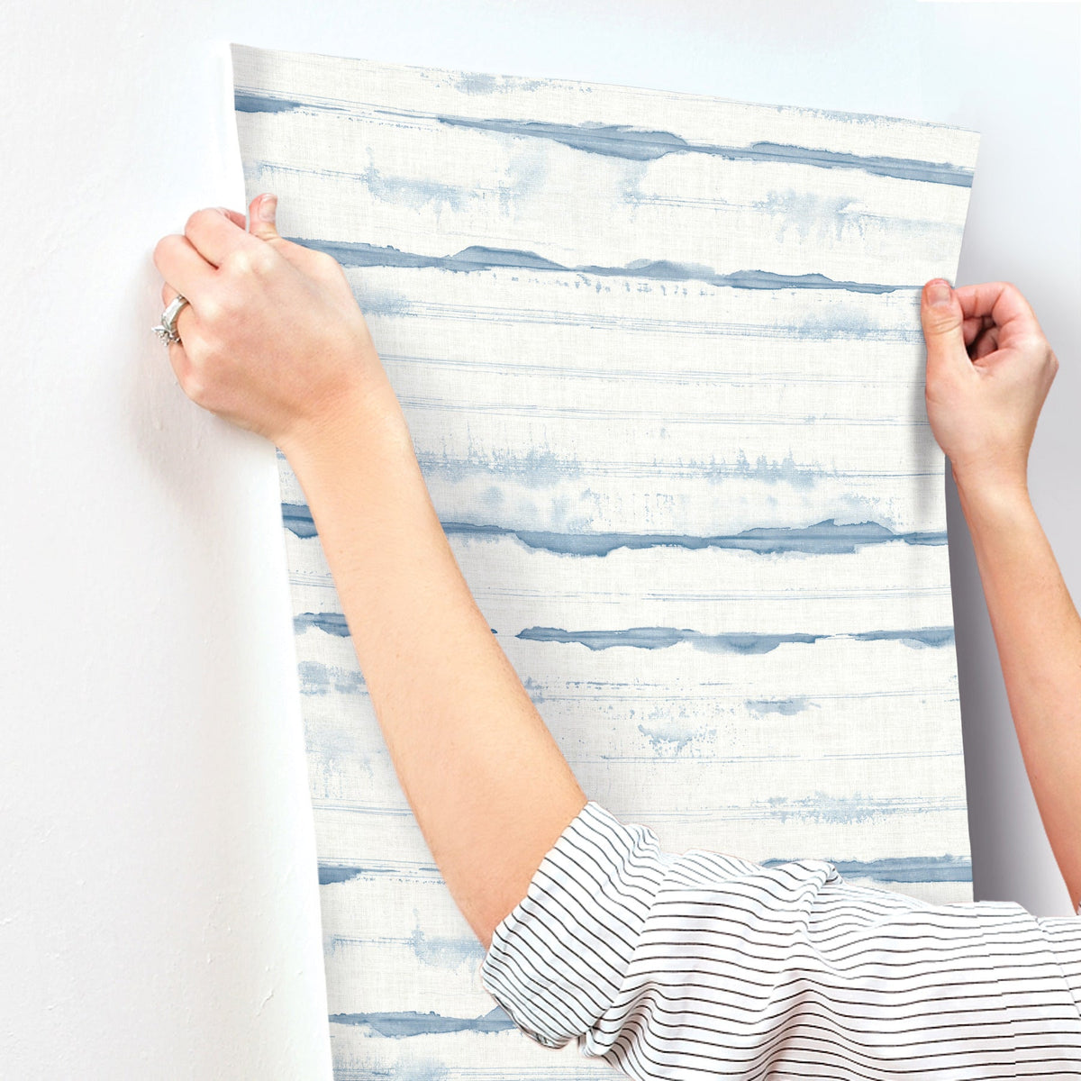 4172-27516-peel-and-stick-wallpaper-stick-application-step