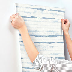 4172-27516-peel-and-stick-wallpaper-stick-application-step