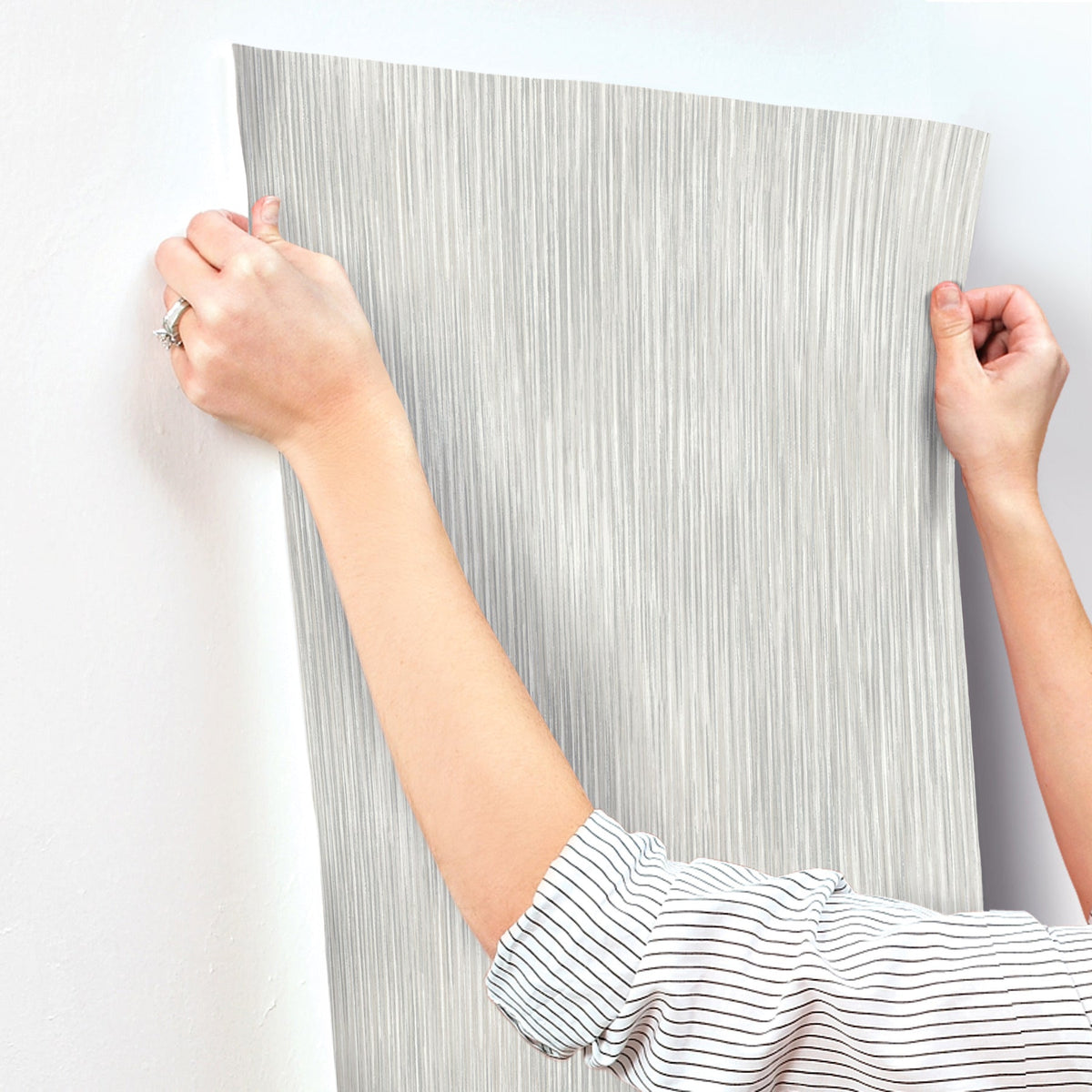 4172-27521-peel-and-stick-wallpaper-stick-application-step