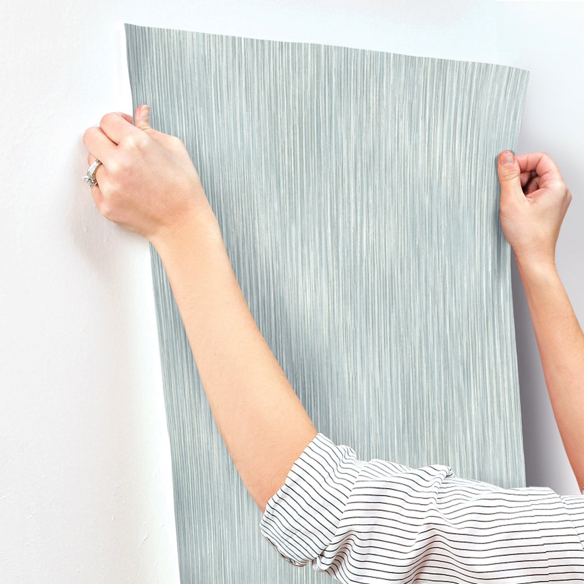 4172-27522-peel-and-stick-wallpaper-stick-application-step