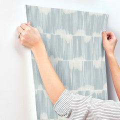 4172-27525-peel-and-stick-wallpaper-stick-application-step