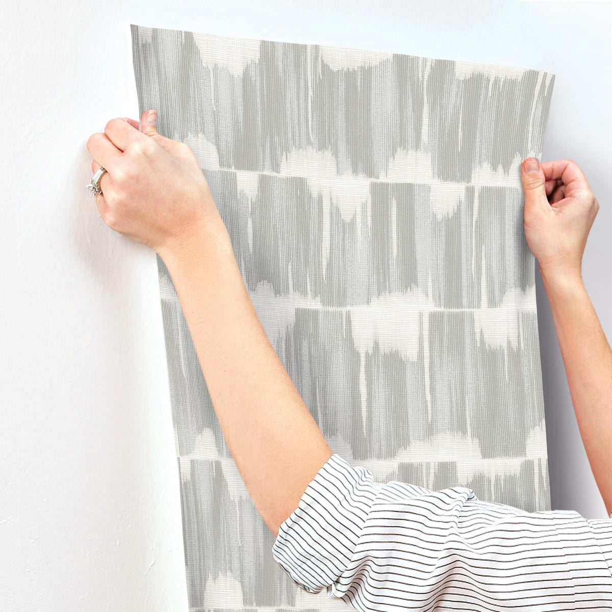 4172-27526-peel-and-stick-wallpaper-stick-application-step
