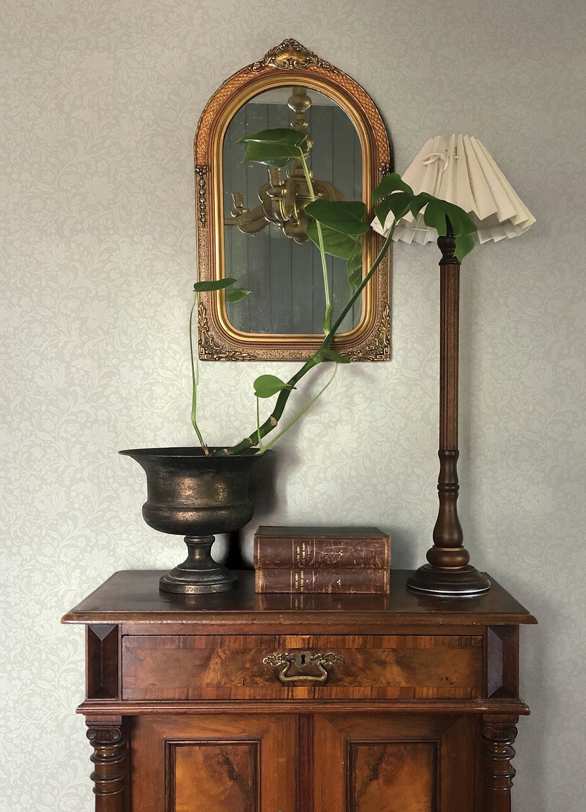 4173-27629-peel-and-stick-wallpaper-room-scene-detail-closeup