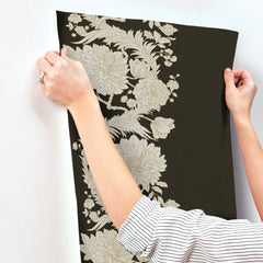4173-27641-peel-and-stick-wallpaper-stick-application-step