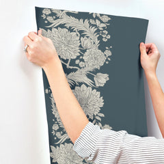 4173-27642-peel-and-stick-wallpaper-stick-application-step