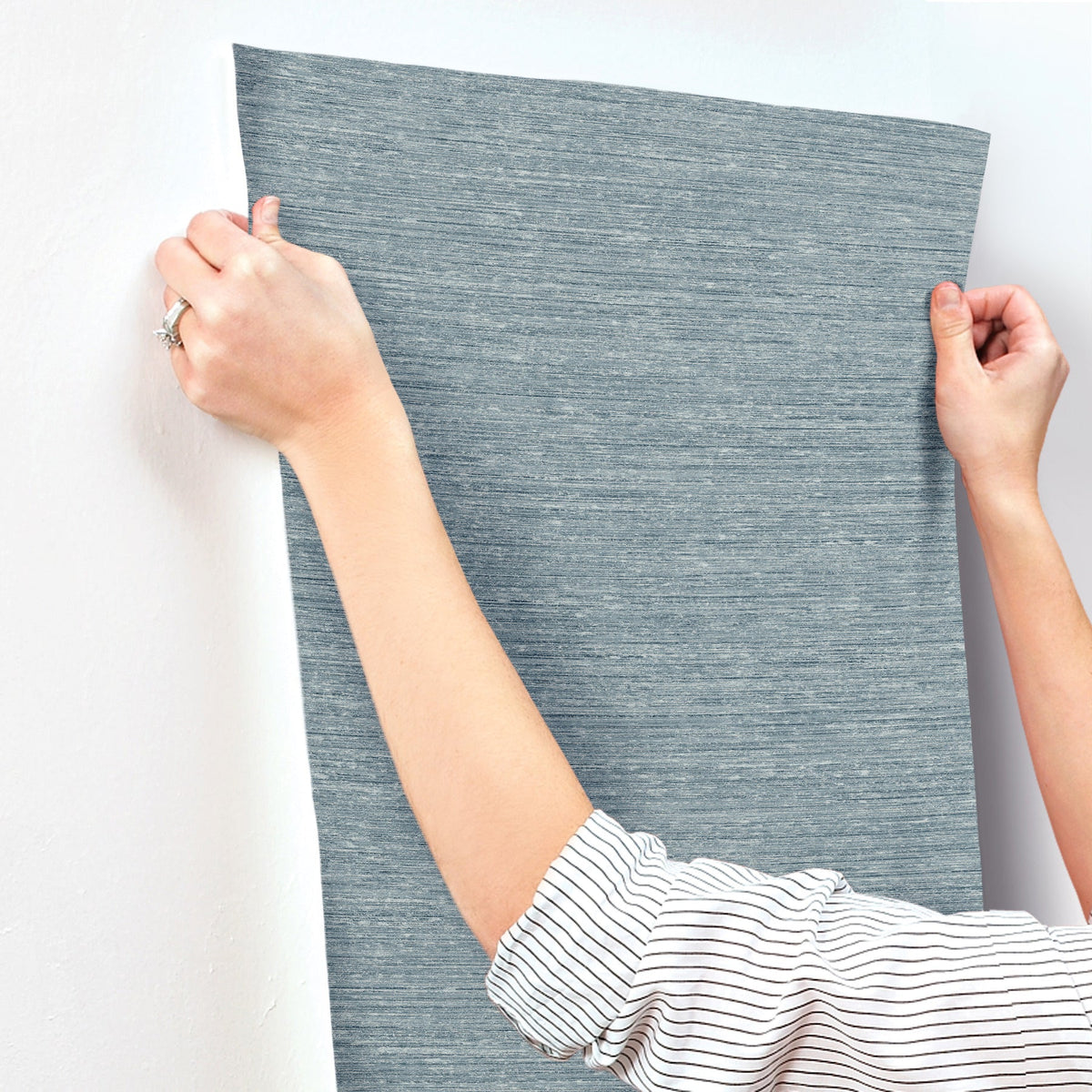 4173-27648-peel-and-stick-wallpaper-stick-application-step