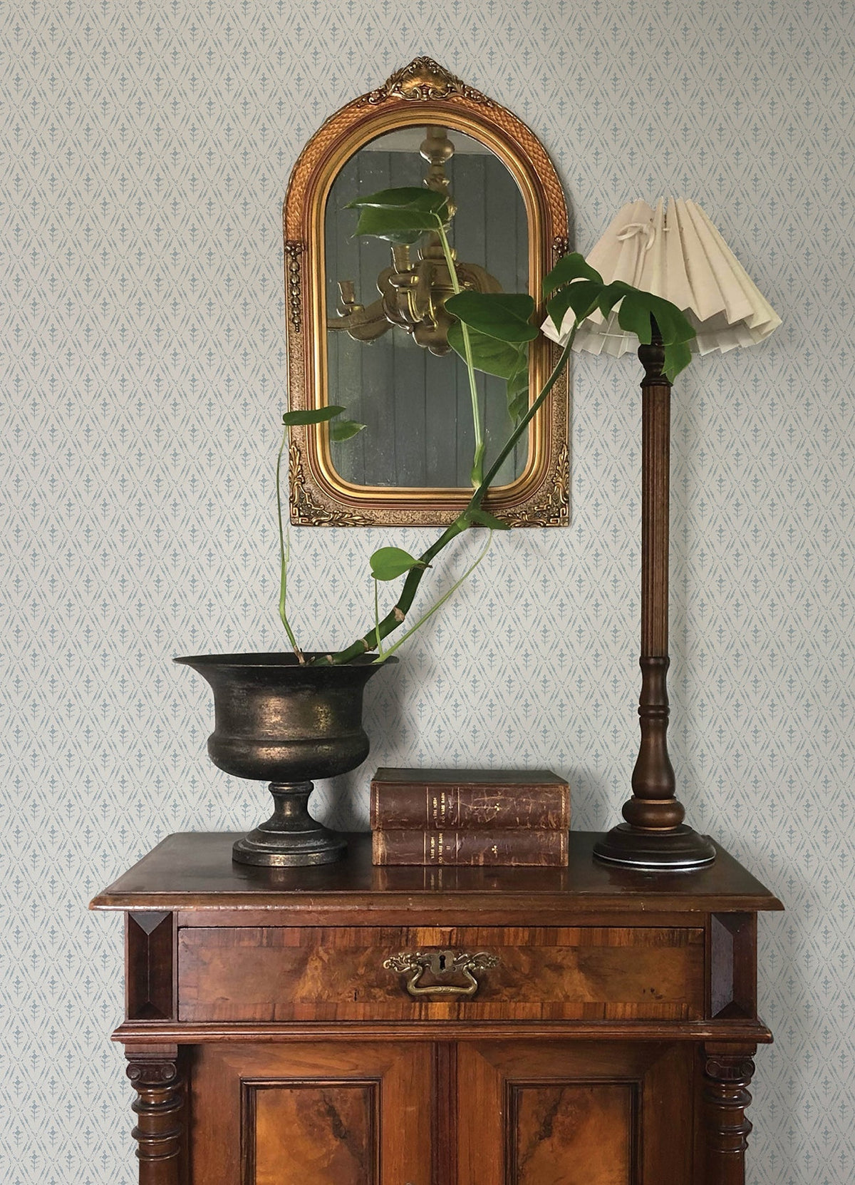 4173-27671-peel-and-stick-wallpaper-room-scene-detail-closeup