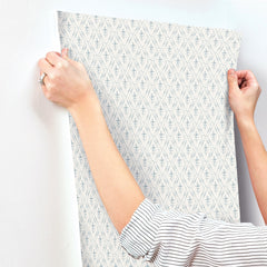 4173-27671-peel-and-stick-wallpaper-stick-application-step
