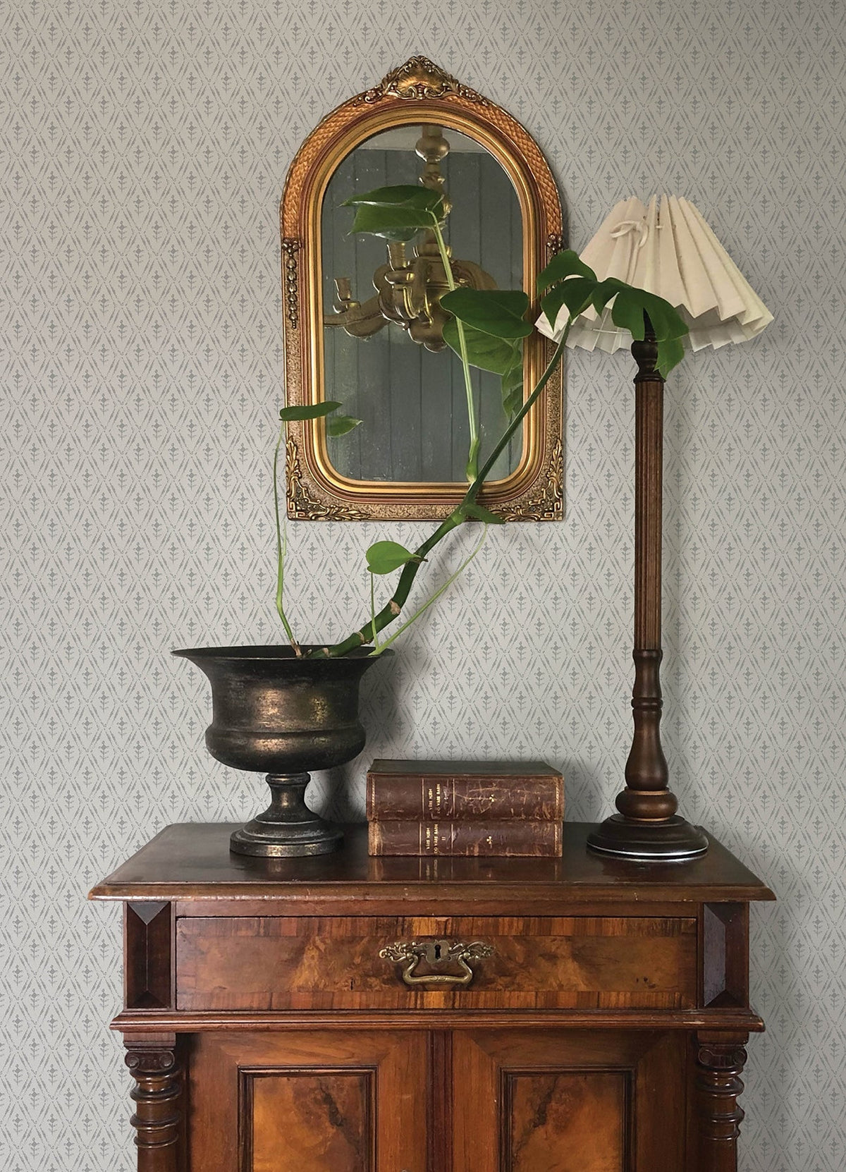 4173-27672-peel-and-stick-wallpaper-room-scene-detail-closeup