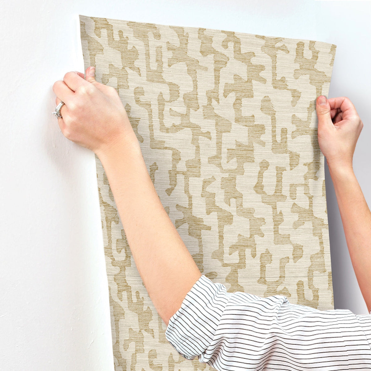 4177-27700-peel-and-stick-wallpaper-stick-application-step