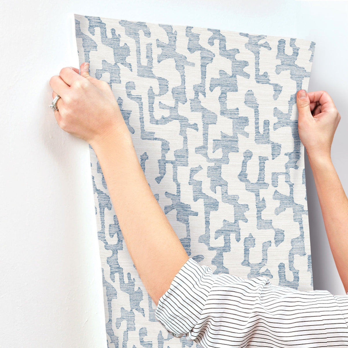 4177-27701-peel-and-stick-wallpaper-stick-application-step
