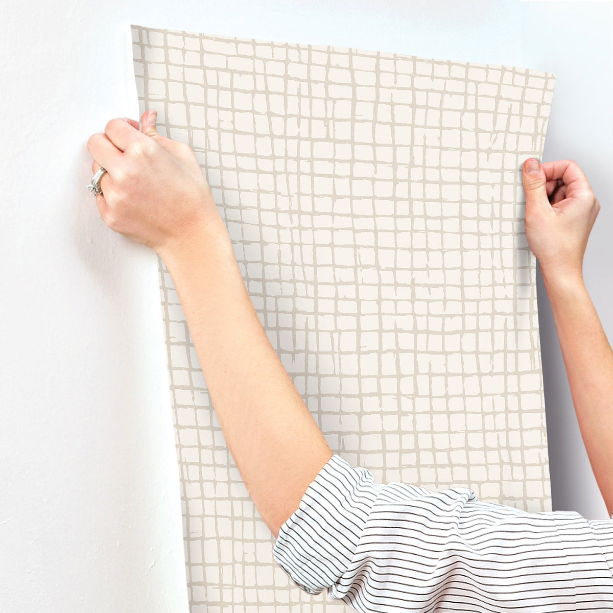 4177-27716-peel-and-stick-wallpaper-stick-application-step