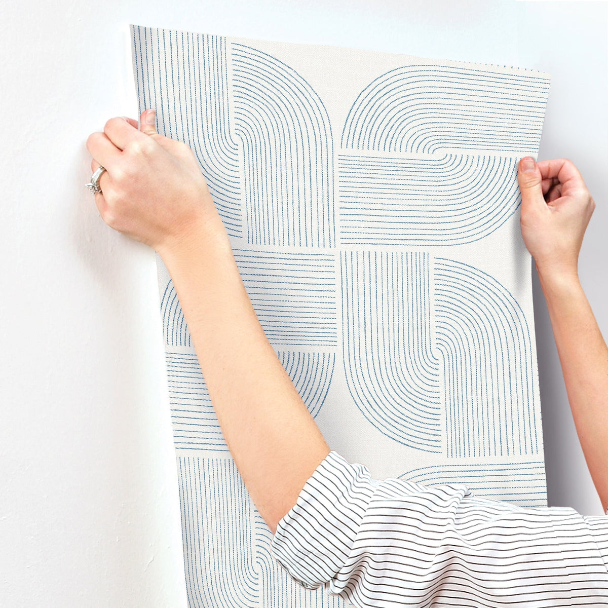 4177-27723-peel-and-stick-wallpaper-stick-application-step
