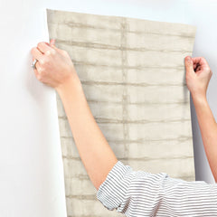 4177-27729-peel-and-stick-wallpaper-stick-application-step