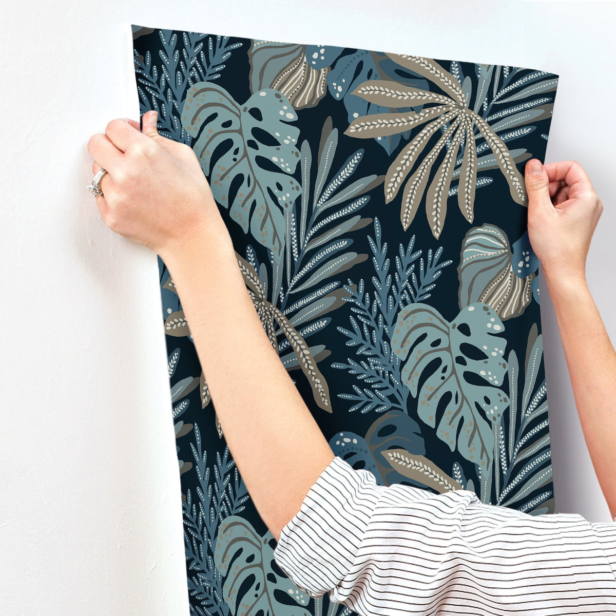 4177-27735-peel-and-stick-wallpaper-stick-application-step