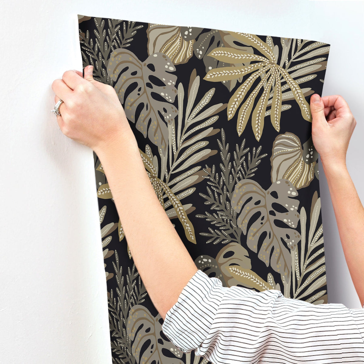 4177-27736-peel-and-stick-wallpaper-stick-application-step