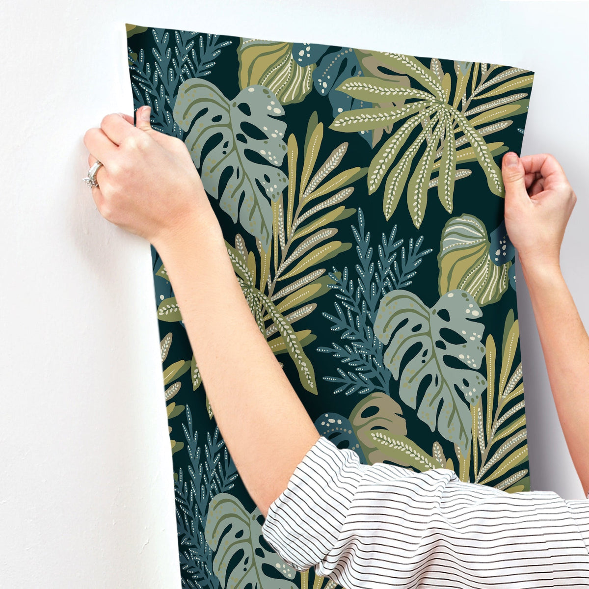4177-27739-peel-and-stick-wallpaper-stick-application-step