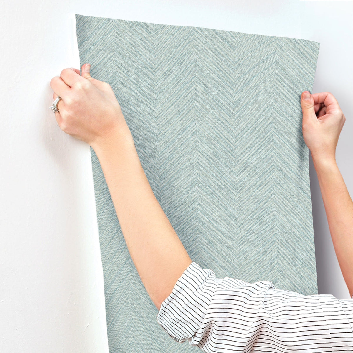 4192-13672-peel-and-stick-wallpaper-stick-application-step