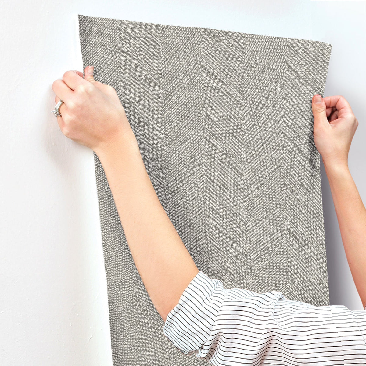 4192-13674-peel-and-stick-wallpaper-stick-application-step