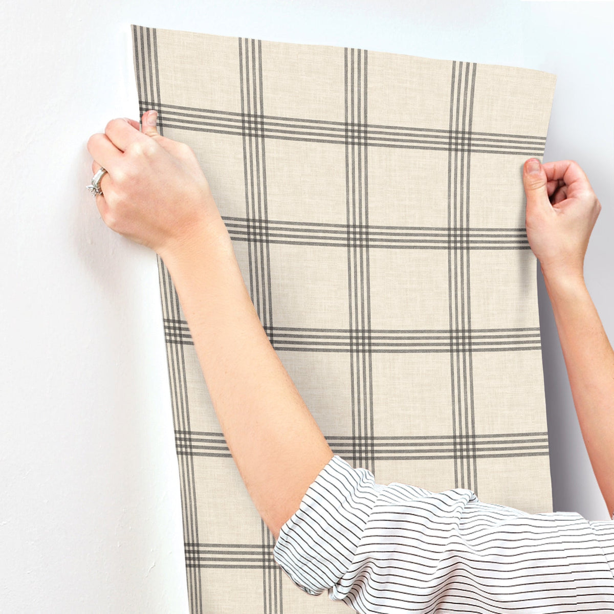 4192-24479-peel-and-stick-wallpaper-stick-application-step