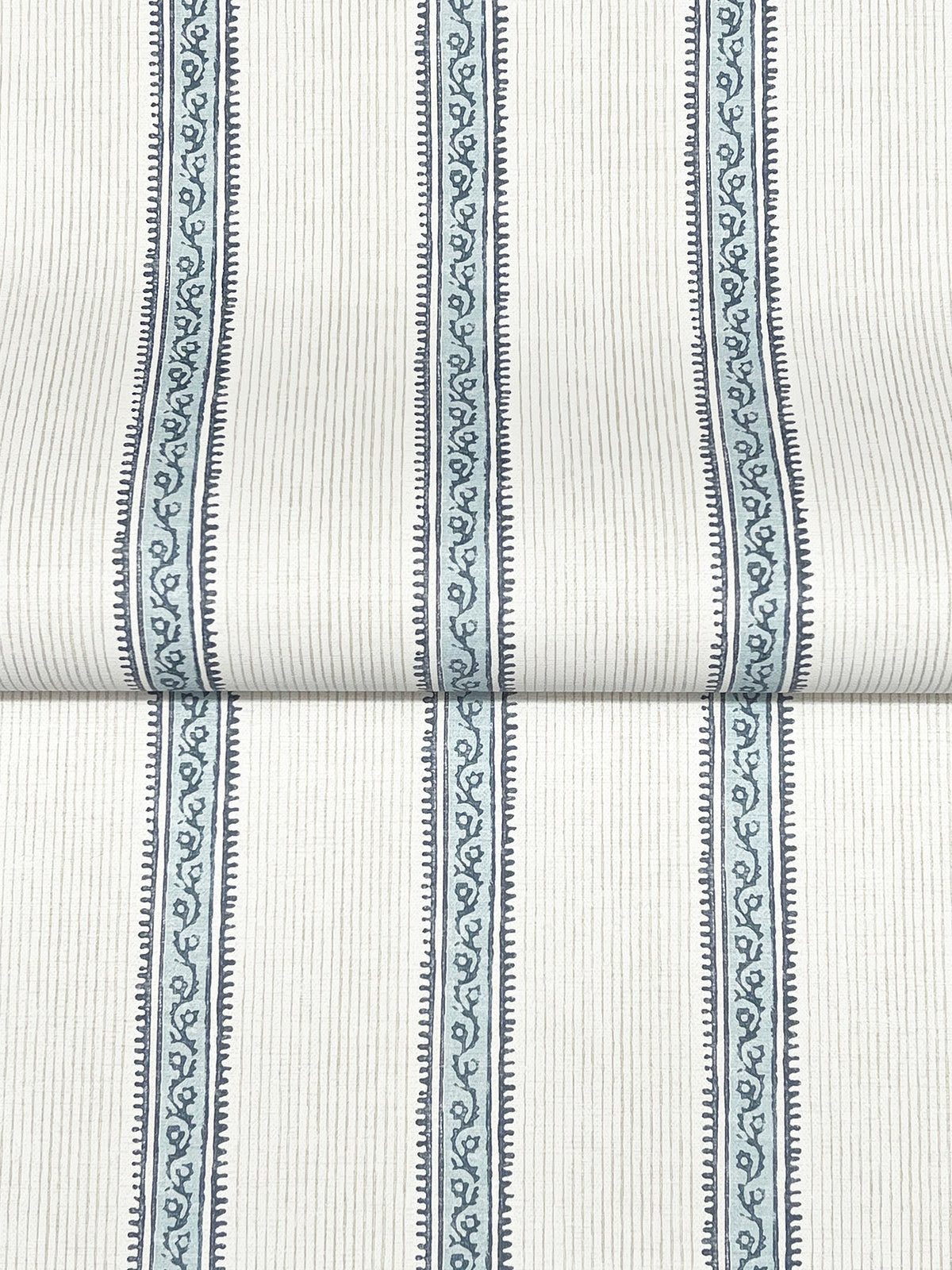 4192-27428-peel-and-stick-wallpaper-detail-closeup