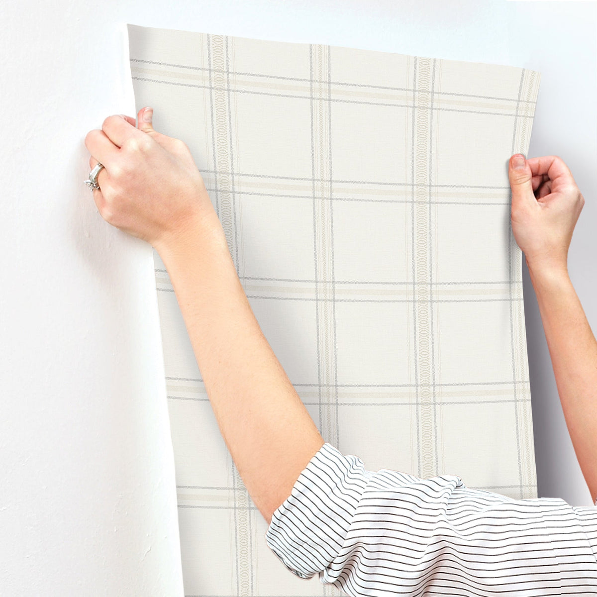 4192-27606-peel-and-stick-wallpaper-stick-application-step