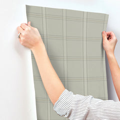 4192-27609-peel-and-stick-wallpaper-stick-application-step