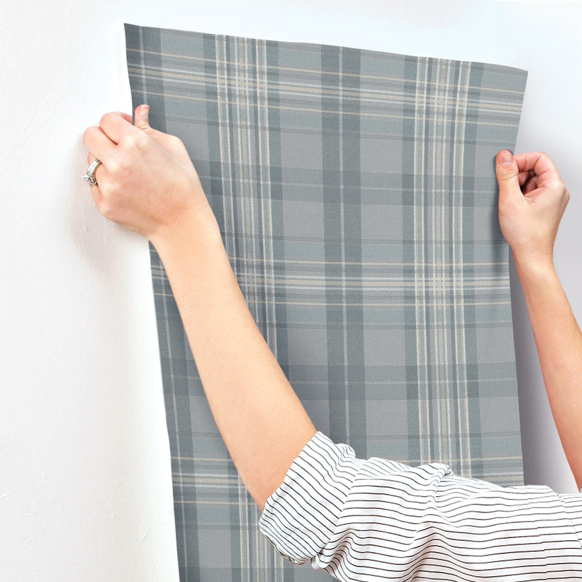 4192-330214-peel-and-stick-wallpaper-stick-application-step