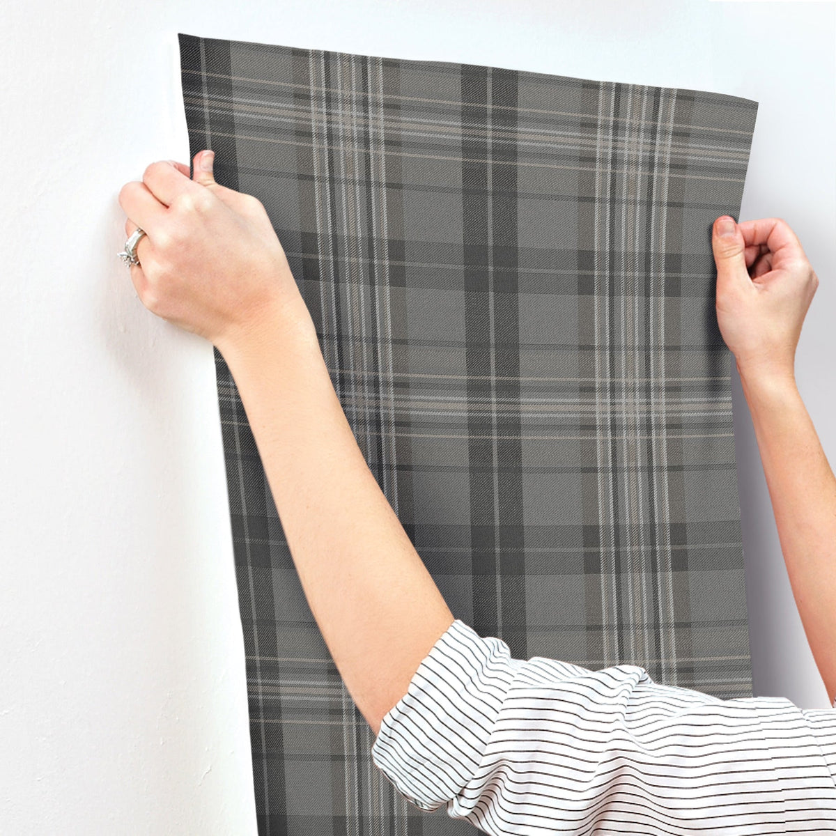 4192-330215-peel-and-stick-wallpaper-stick-application-step