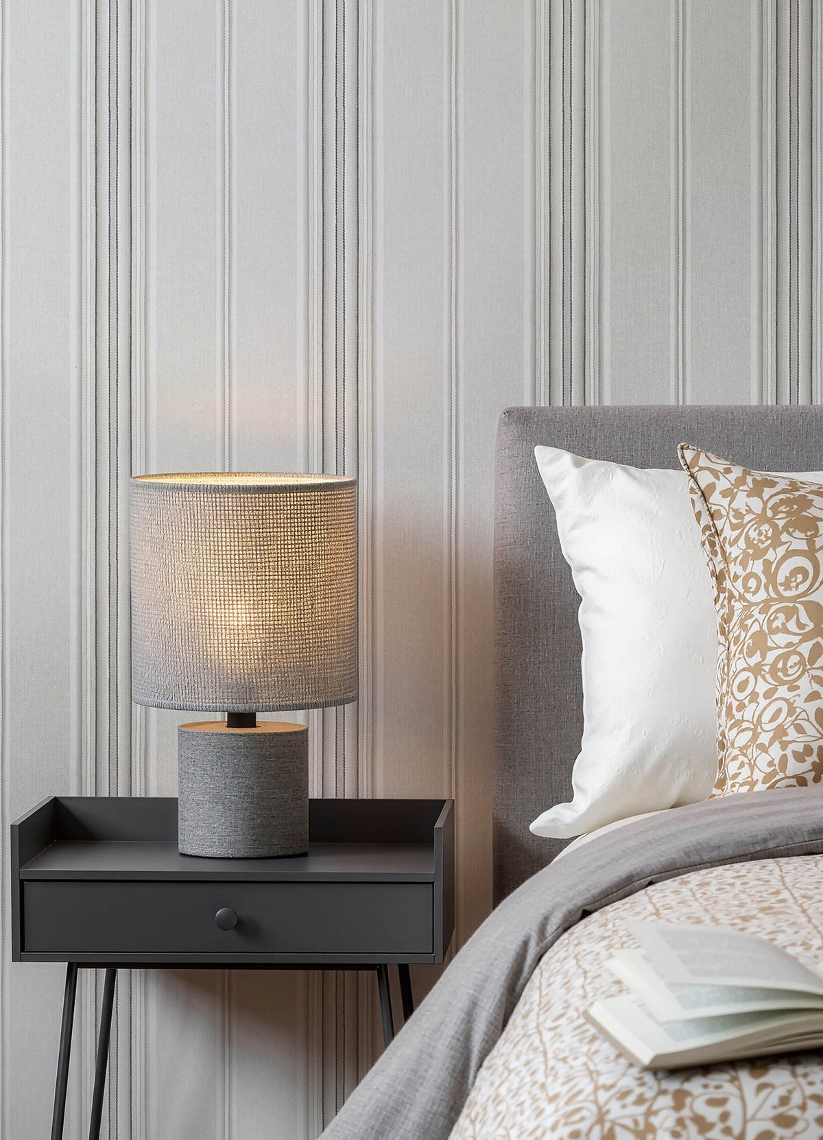 4192-83124-peel-and-stick-wallpaper-room-scene