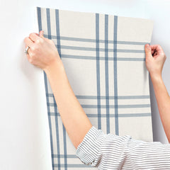 4192-83402-peel-and-stick-wallpaper-stick-application-step