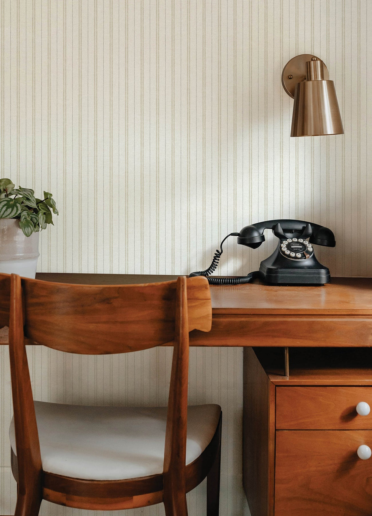 4192-83427-peel-and-stick-wallpaper-room-scene